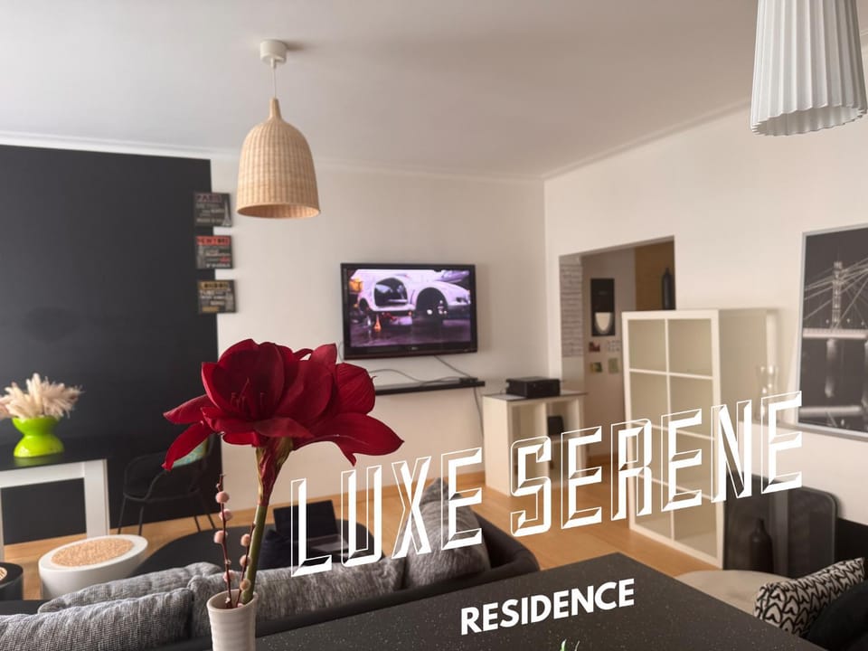 Communal lounge/ TV room, TV and multimedia, Living room, Seating area, Evening entertainment