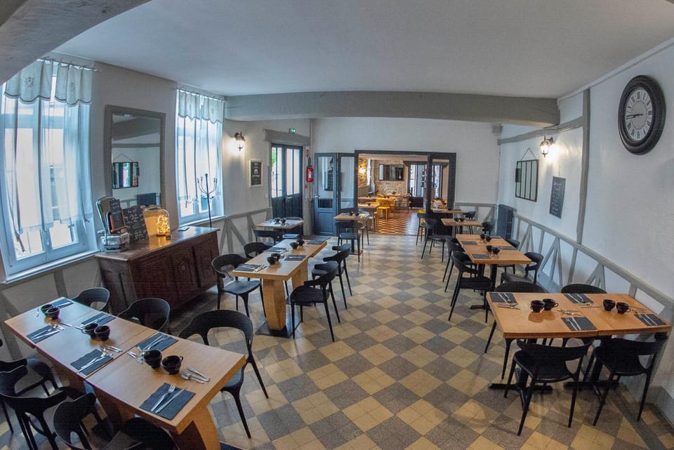 Restaurant/places to eat, Banquet/Function facilities