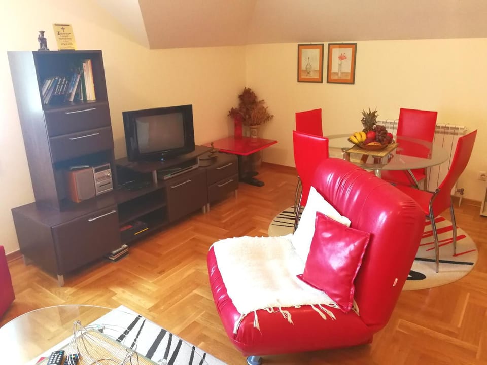 TV and multimedia, Living room, Dining area