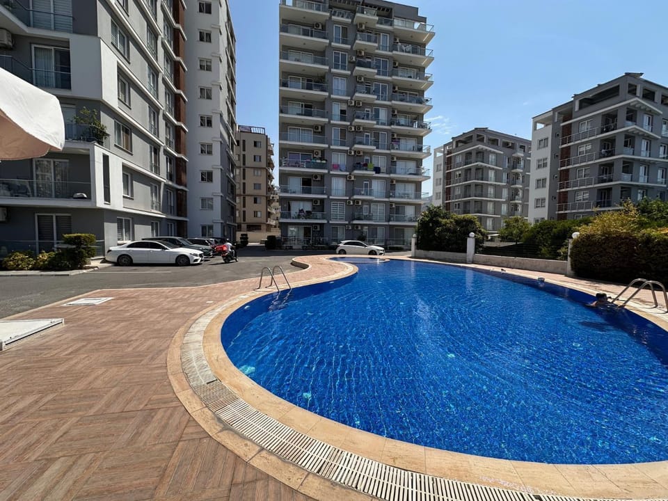Property building, Day, Swimming pool, sunbed