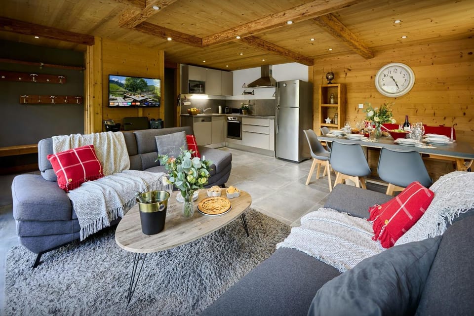 Kitchen or kitchenette, Living room, Seating area, Dining area