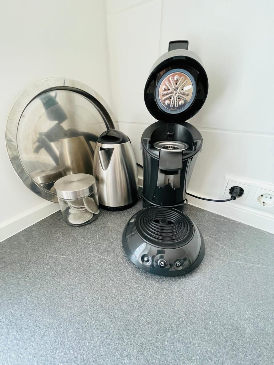 Coffee/tea facilities, Decorative detail