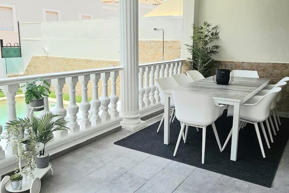 Luxury villa with private pool and cinema by Vapagó Tenerife Villa in Los Cristianos