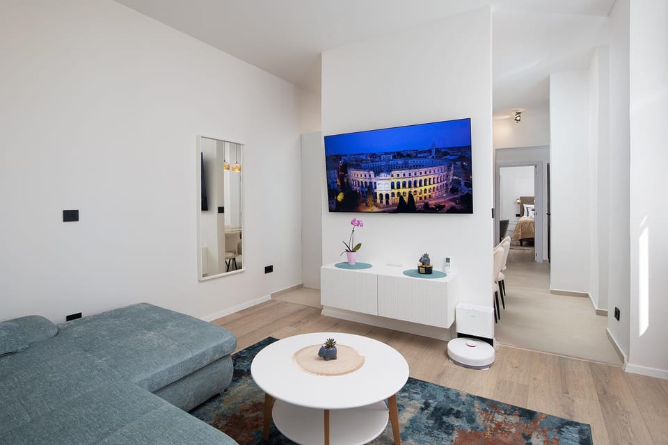 Communal lounge/ TV room, TV and multimedia, Living room