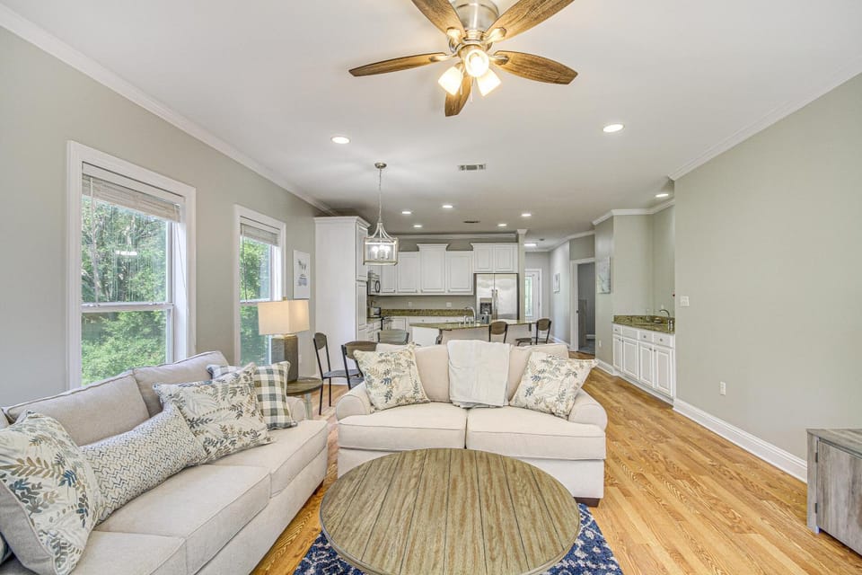 Bright Biloxi Condo: Walk to the Beach! House in Biloxi