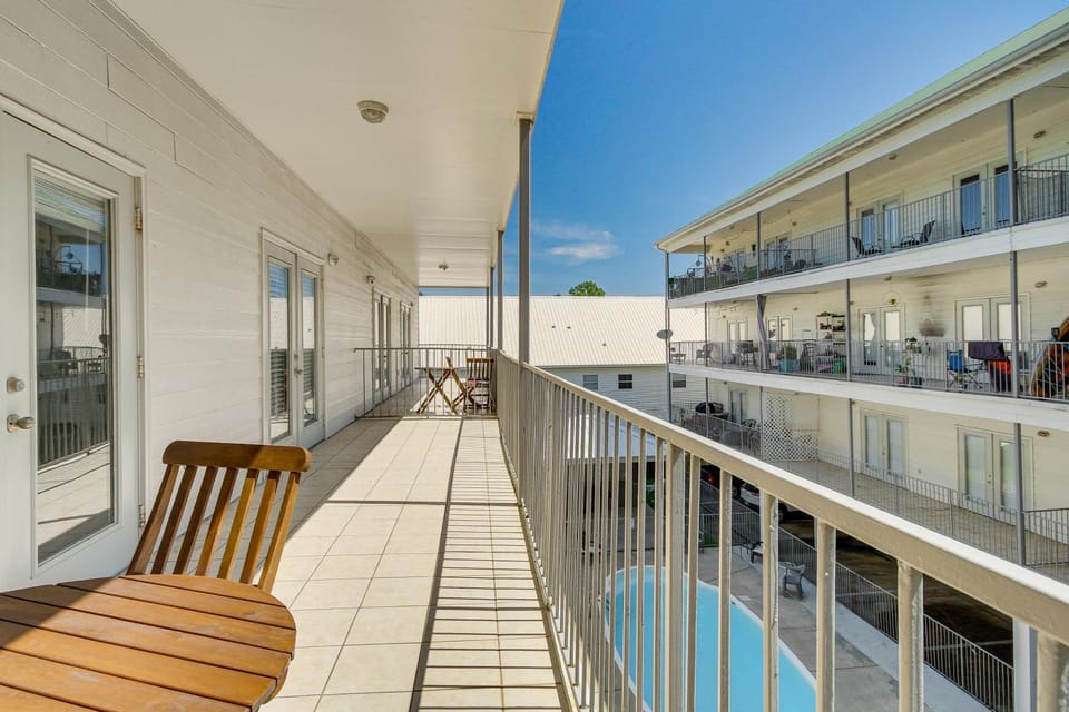Bright Biloxi Condo: Walk to the Beach! House in Biloxi