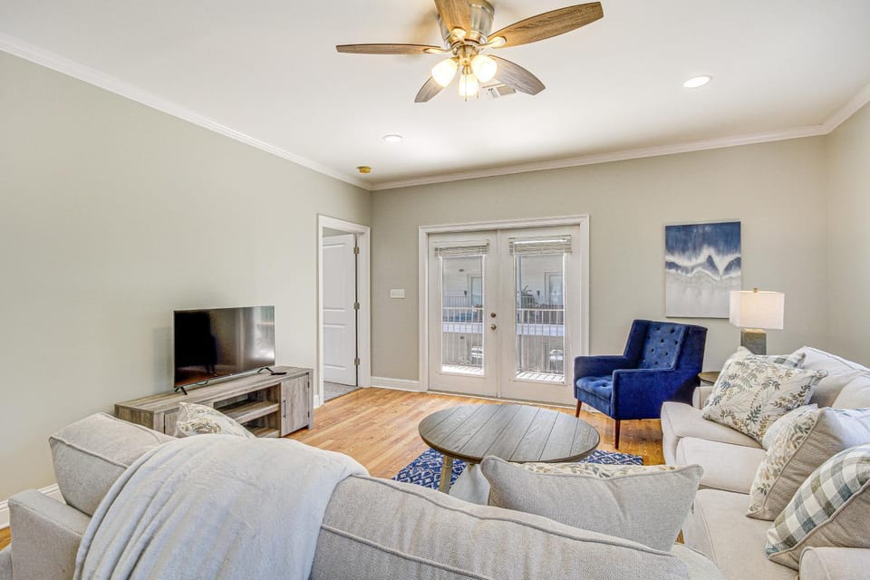 Bright Biloxi Condo: Walk to the Beach! House in Biloxi