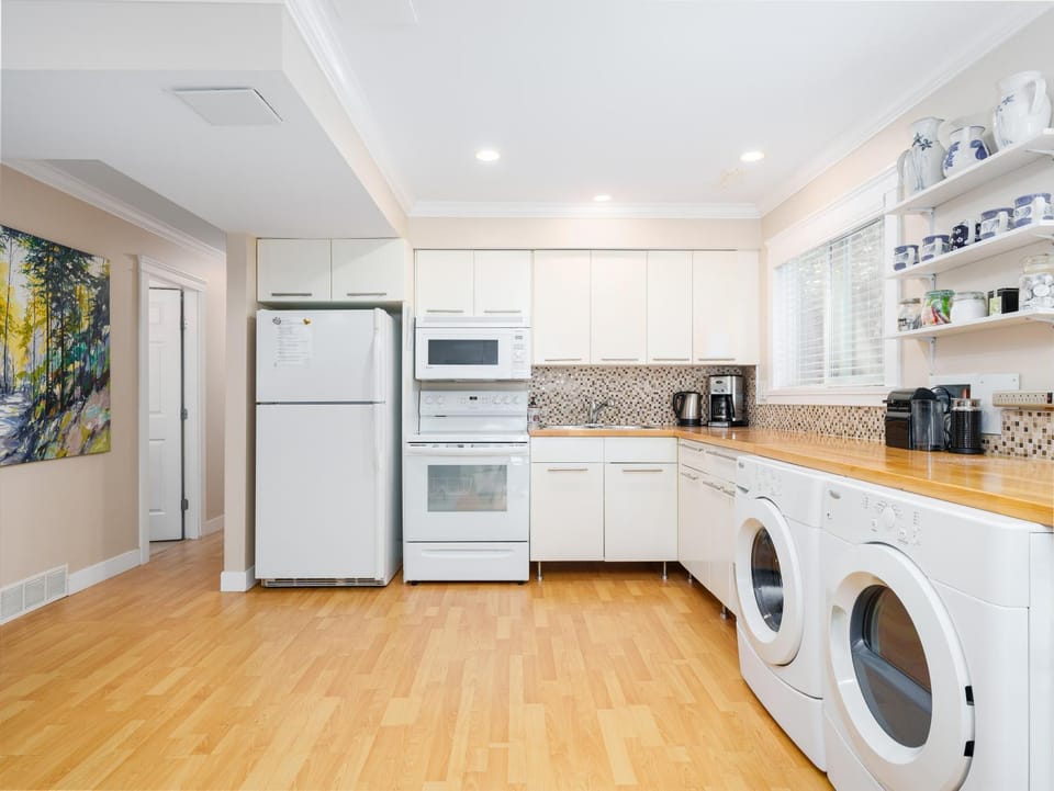 Kitchen or kitchenette, pet friendly