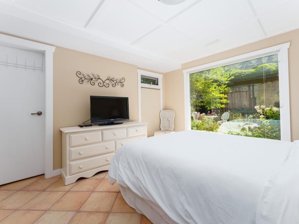 Bedroom, Garden view