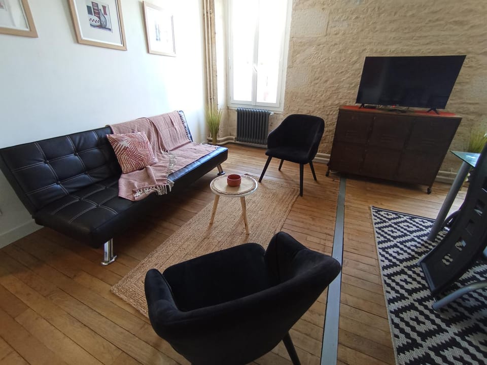 Au bord de l'eau COULON Apartment in Nouvelle-Aquitaine