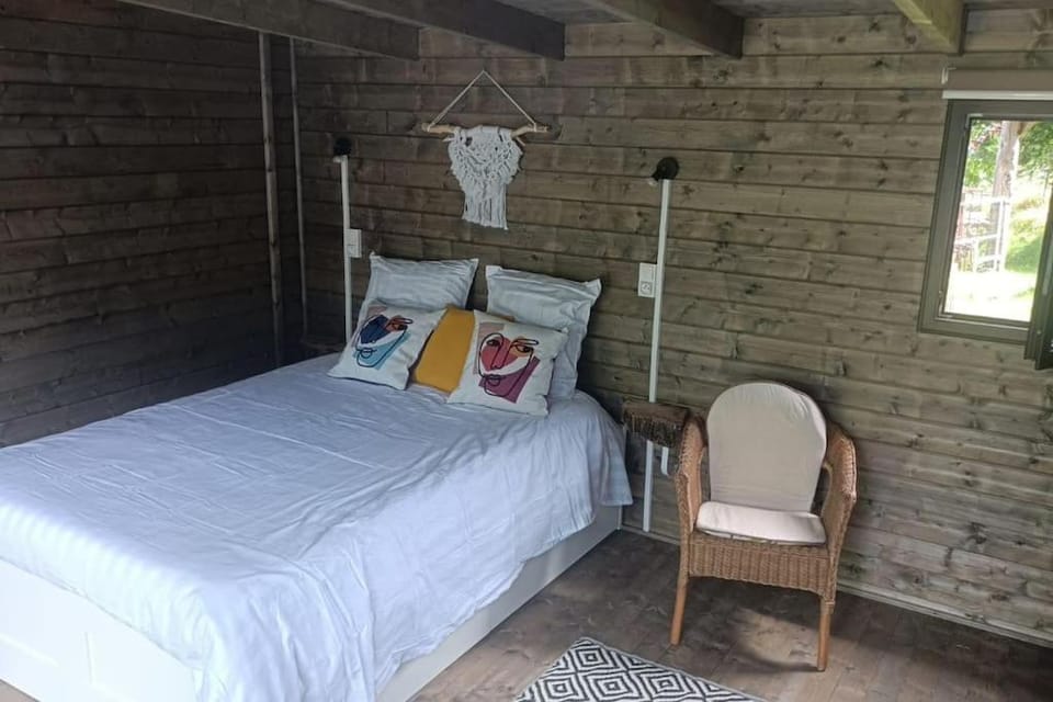 Bed, Photo of the whole room, Bedroom