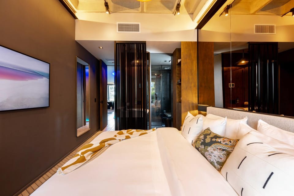 Bed, Bathroom, TV and multimedia, Photo of the whole room, Bedroom, air conditioner