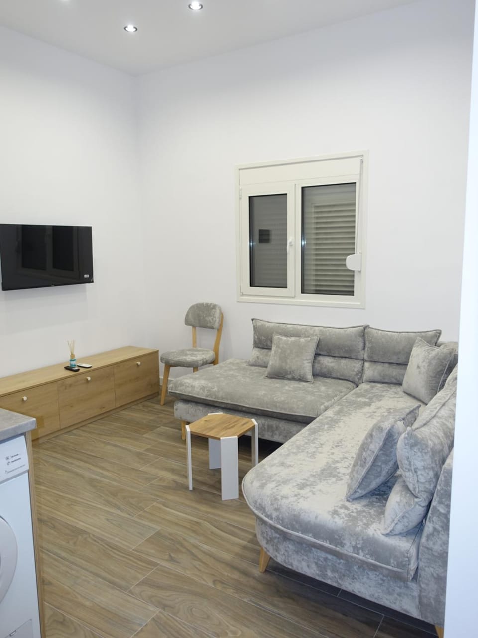 Communal lounge/ TV room, TV and multimedia, Living room, Seating area, Evening entertainment