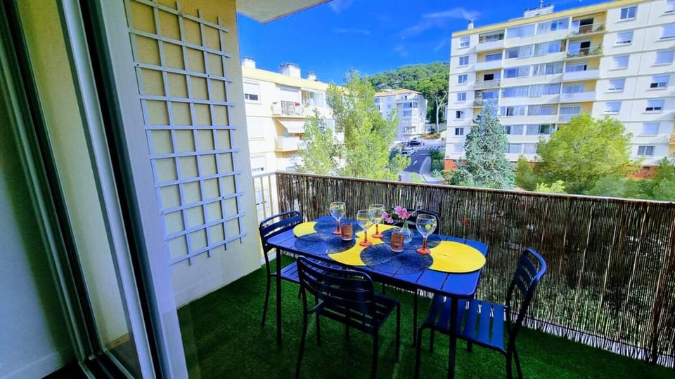 LE CLERVILLE Rénové Terrasse Climatisation Parking Apartment in Occitanie