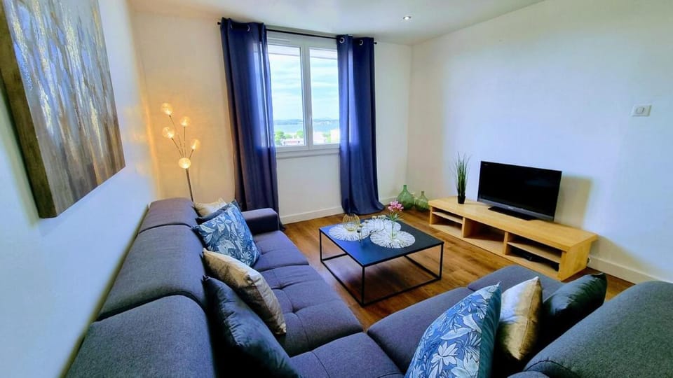 LE CLERVILLE Rénové Terrasse Climatisation Parking Apartment in Occitanie