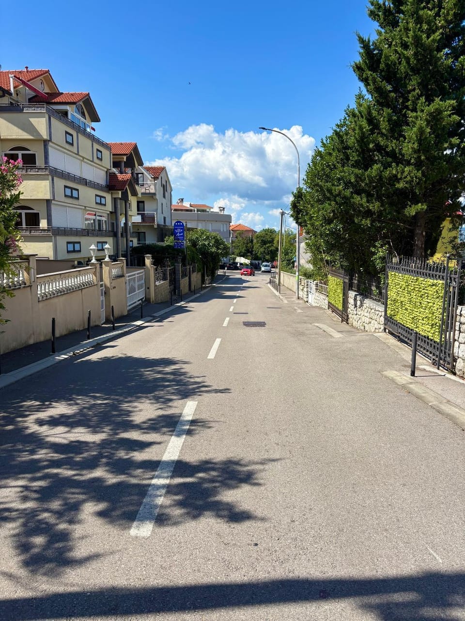 Day, Neighbourhood, Street view, Location