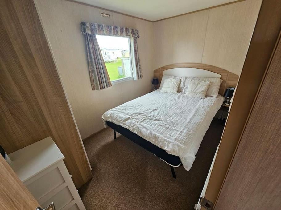 3 bedroom caravan close to beach and fantasy island House in Ingoldmells