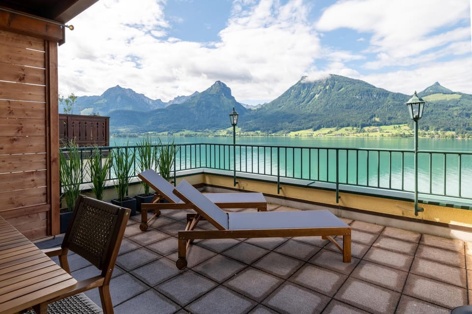 Natural landscape, View (from property/room), Balcony/Terrace, Lake view, Mountain view