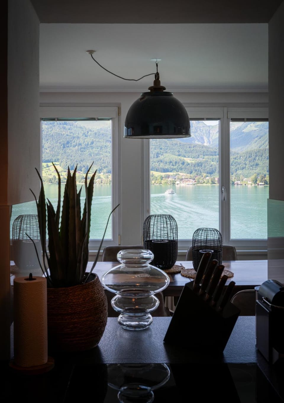 Dining area, Lake view