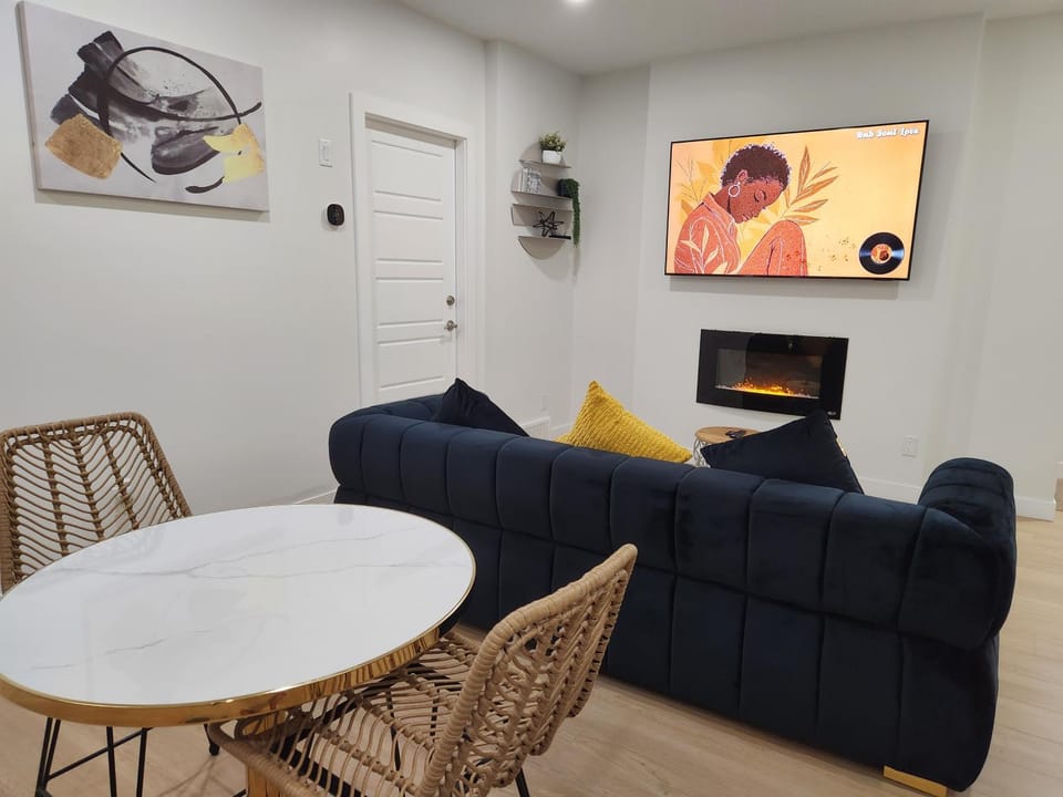 Living room, Dining area