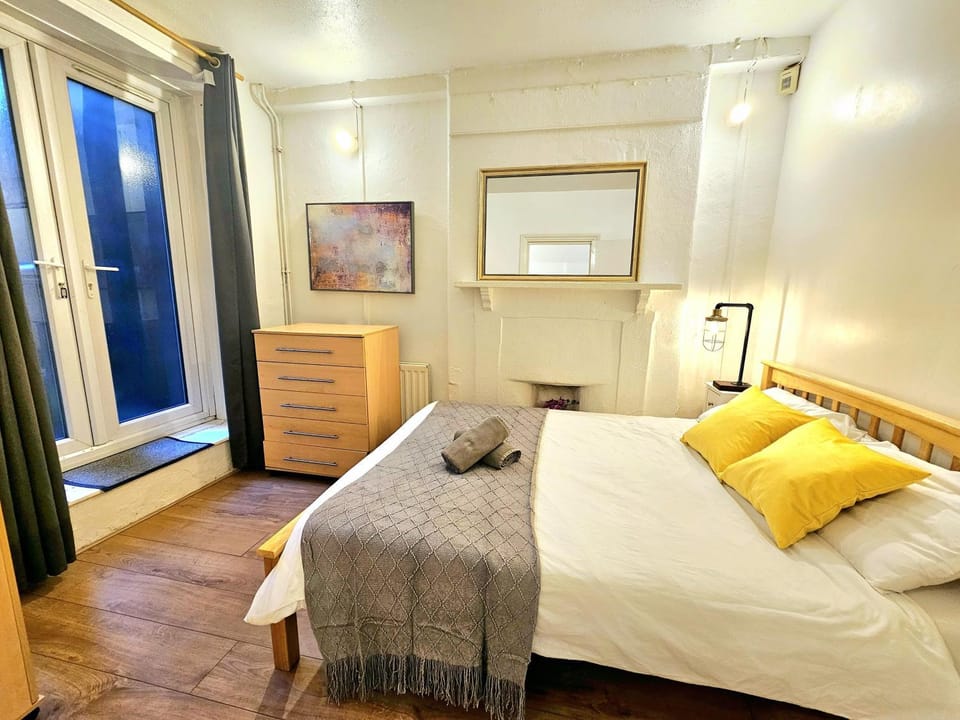 Bed, Bedroom, wardrobe