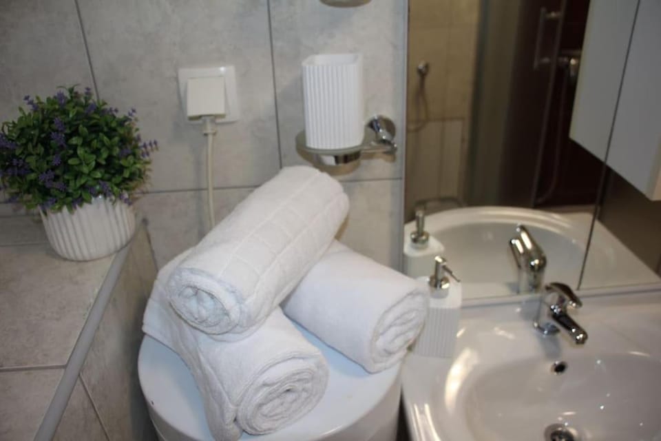 Apartman M&A&M Karlobag 2 minute away from beach Apartment in Zadar County