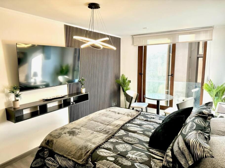 Photo of the whole room, Bedroom