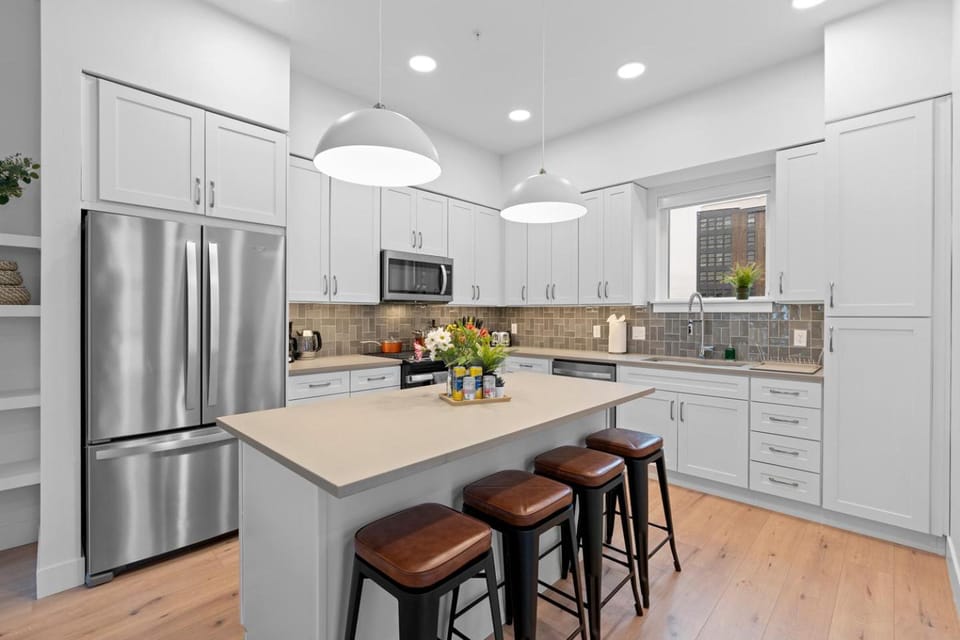 Kitchen or kitchenette, Dining area, dishwasher, oven, stove
