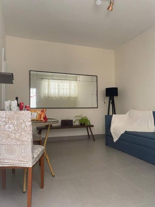 Apto Reformado com dois dormitório com ar condicionado Apartment in Santos