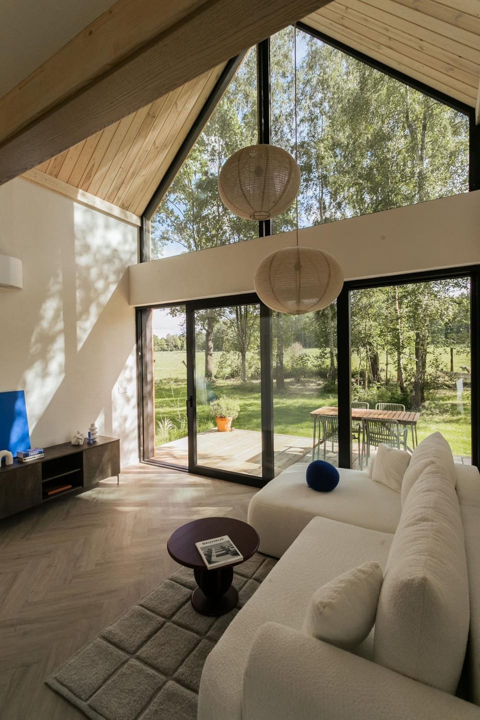 Garden, Balcony/Terrace, Living room, Seating area, Garden view