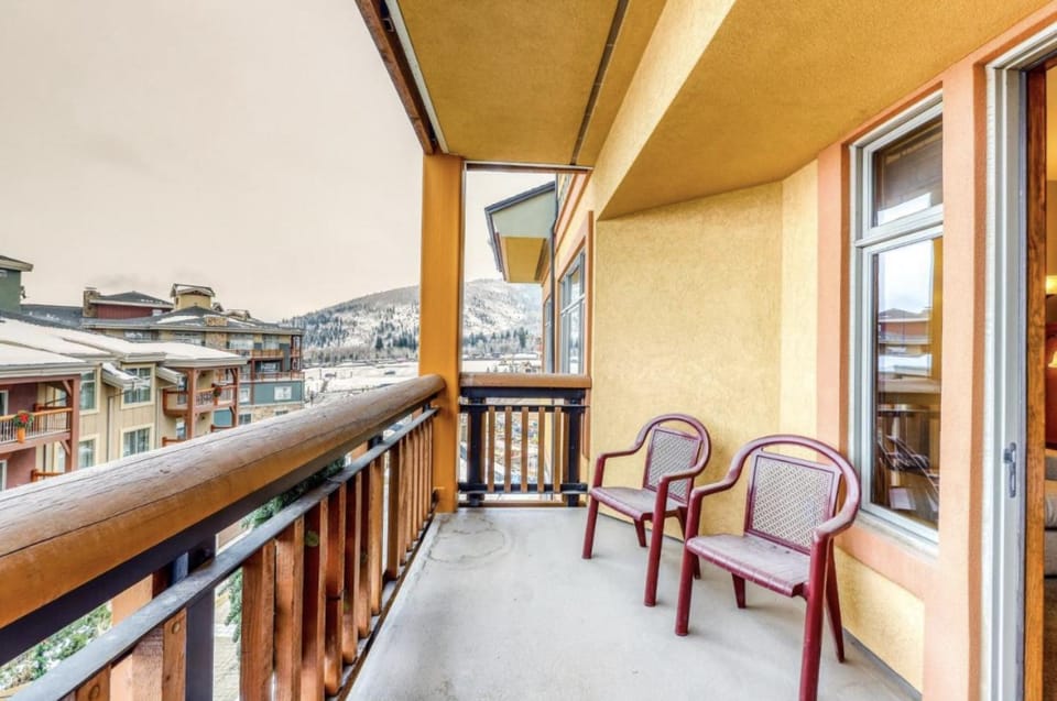 Unequalled Ski in Out, Next to Gondola, Sundial 2BR, Pool, Hot tub, Condo Nast Winner C316 House in Wasatch County