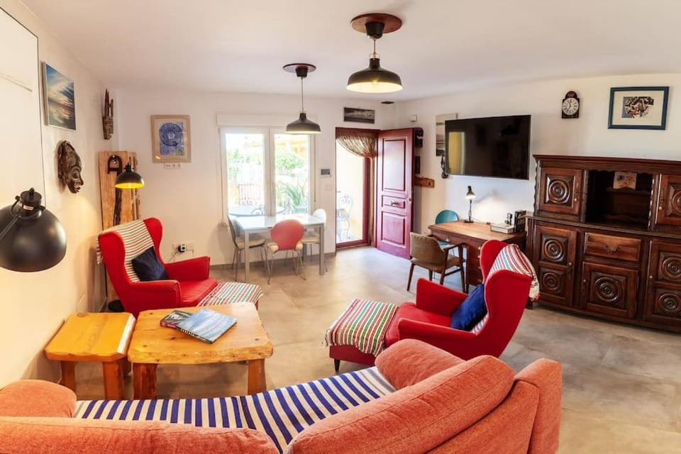 TV and multimedia, Seating area, Dining area
