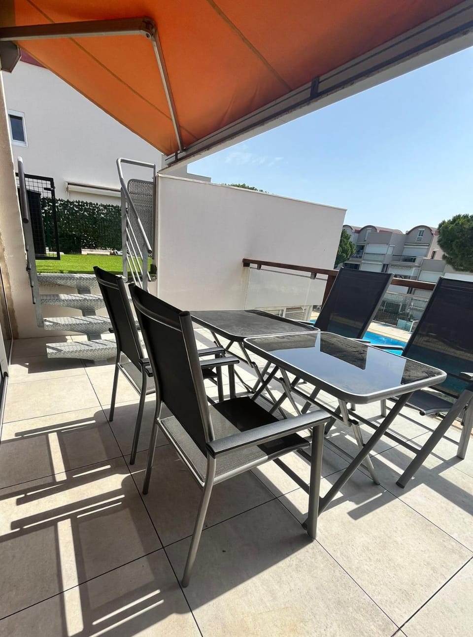 Balcony/Terrace, Dining area, Pool view
