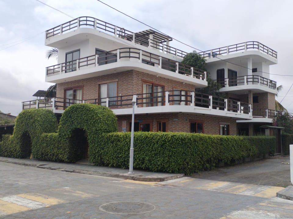 Property building, Day, Balcony/Terrace