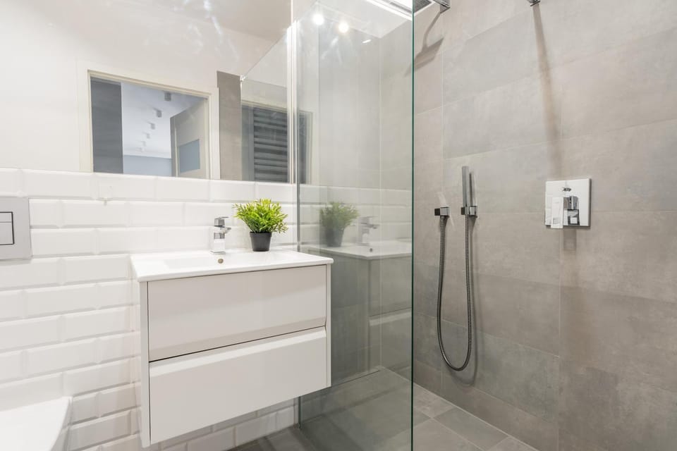 Shower, Bathroom