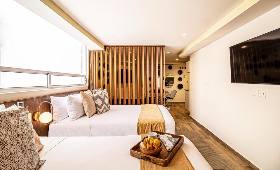 Bed, TV and multimedia, Photo of the whole room, Bedroom