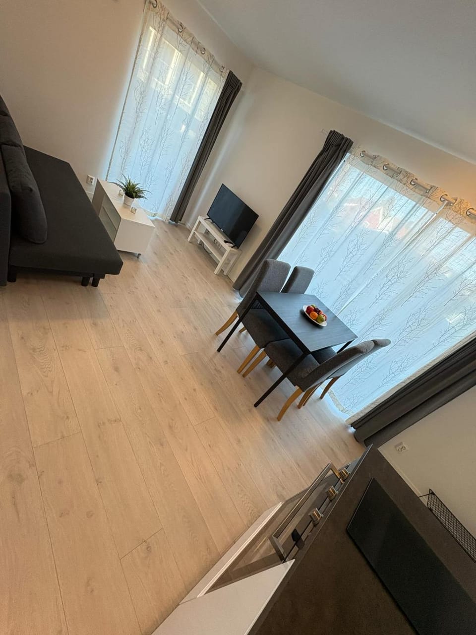TV and multimedia, Living room, Photo of the whole room, Dining area