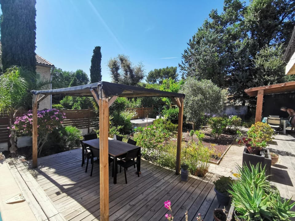 Bas de villa avec jardin, piscine et jacuzzi House in La Seyne-sur-Mer