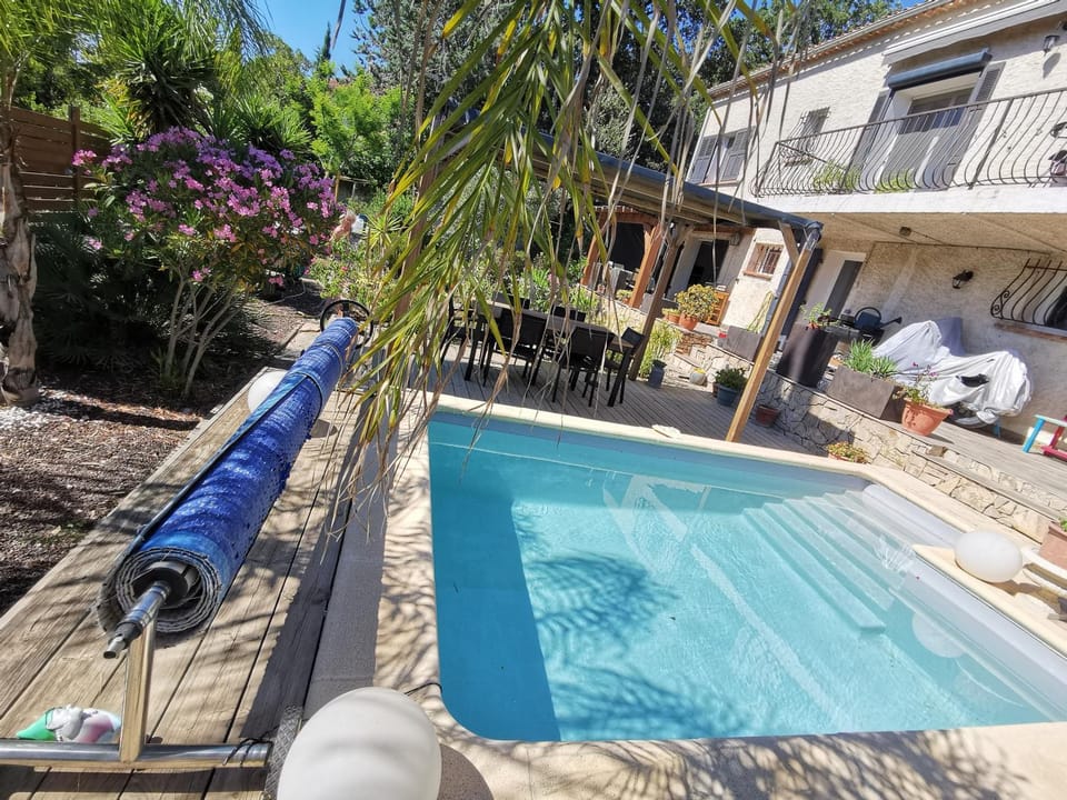 Bas de villa avec jardin, piscine et jacuzzi House in La Seyne-sur-Mer