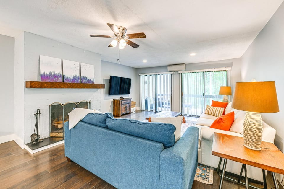 Sapphire Valley Condo w/ Pool & Lake Beach Access! House in Tennessee