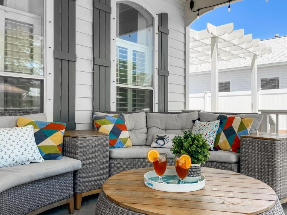 Seas The Moment Pool & Hot Tub Golf Cart Deals House in Destin