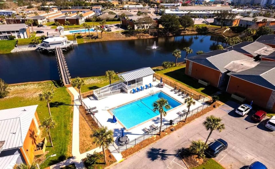 Cool Azul 3 Community Pools Central Destin House in Destin