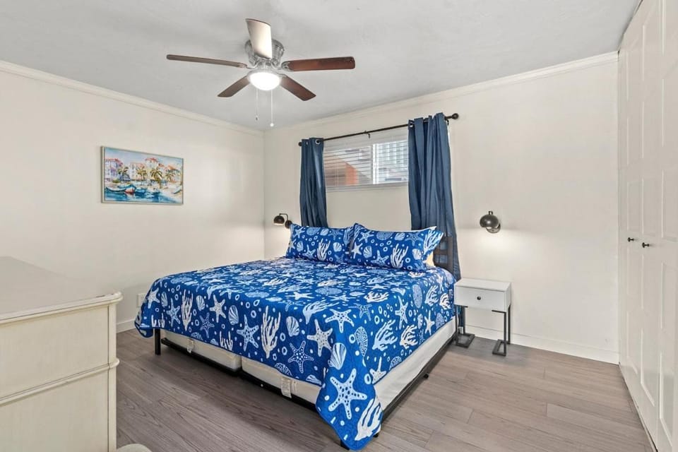 Hook Line Double Sinker Lake View 3 Comm Pools House in Destin