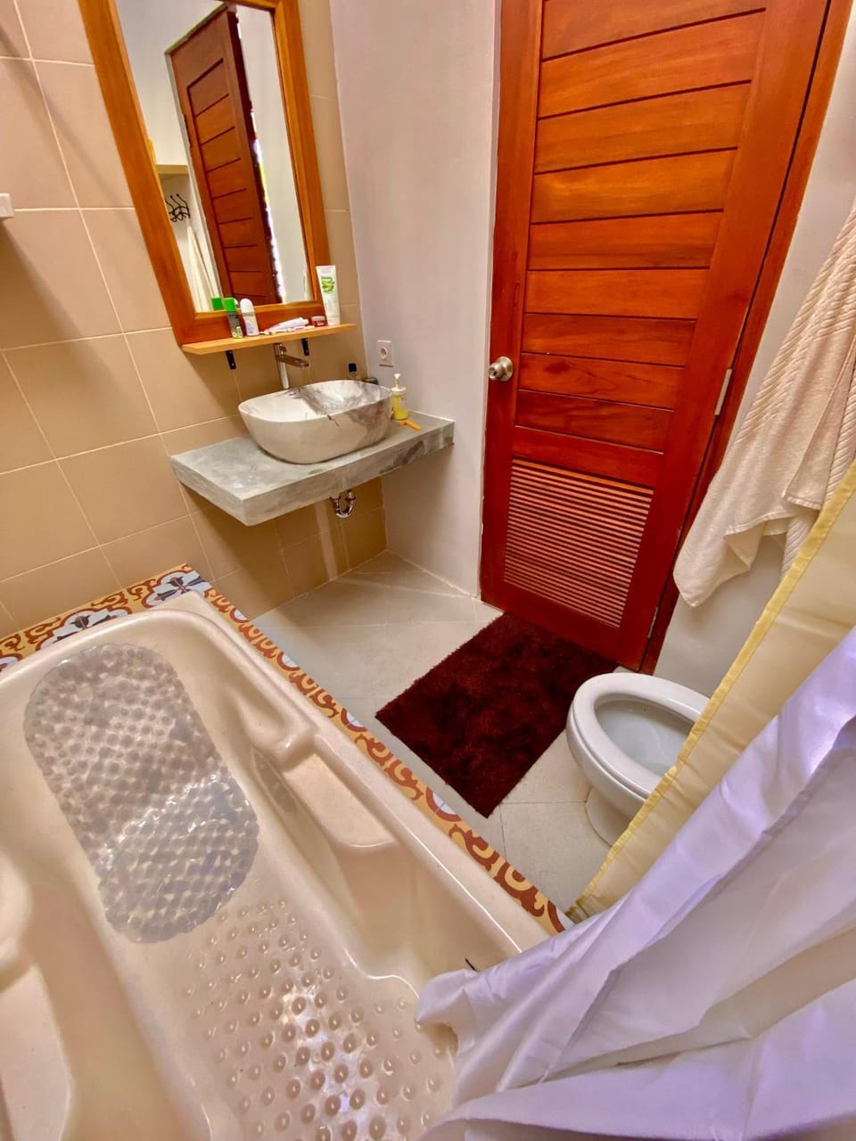 Shower, Toilet, Hot Tub, Bathroom, Bath