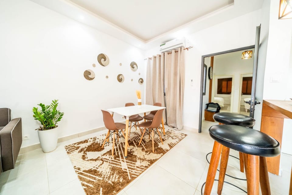 Living room, Seating area, Dining area