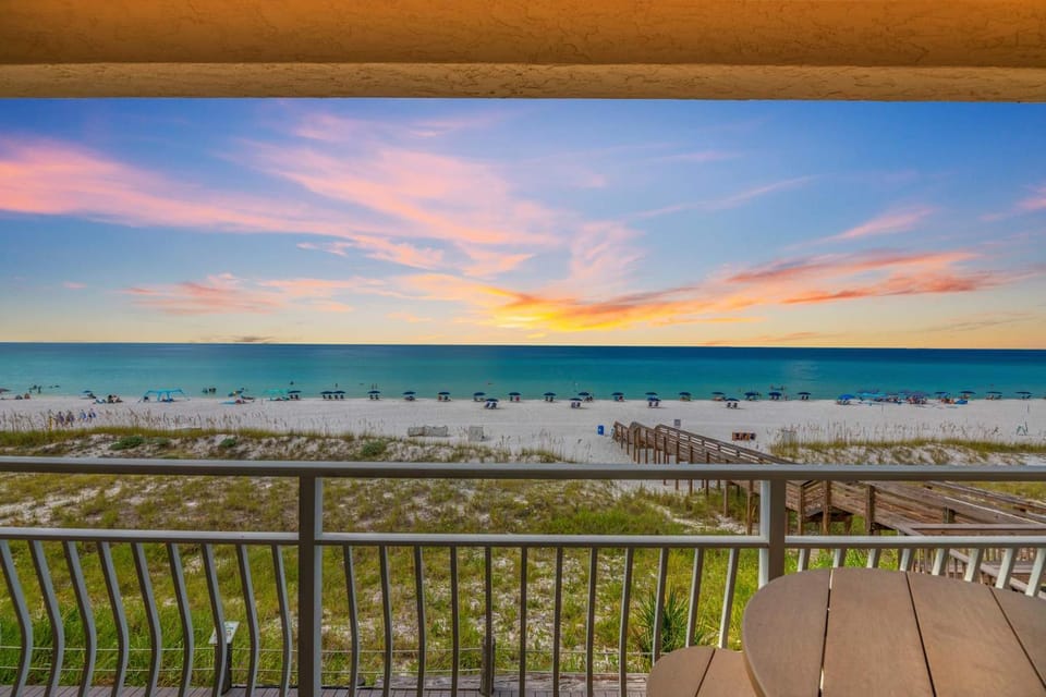 Deja View Beachfront Sunrise Beach Svc Included House in Destin