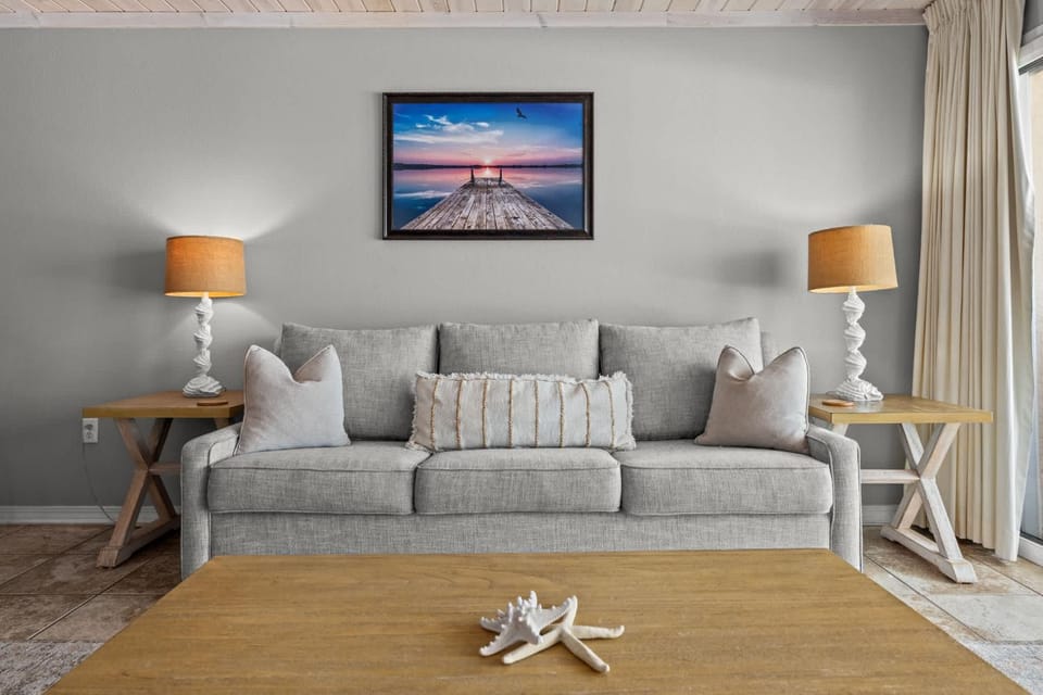 Deja View Beachfront Sunrise Beach Svc Included House in Destin
