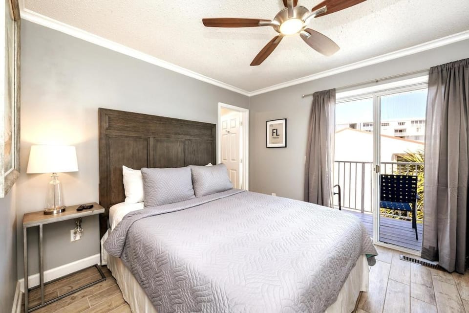 Sea-Renity 4 Waterfront Balconies Gated Beach House in Destin