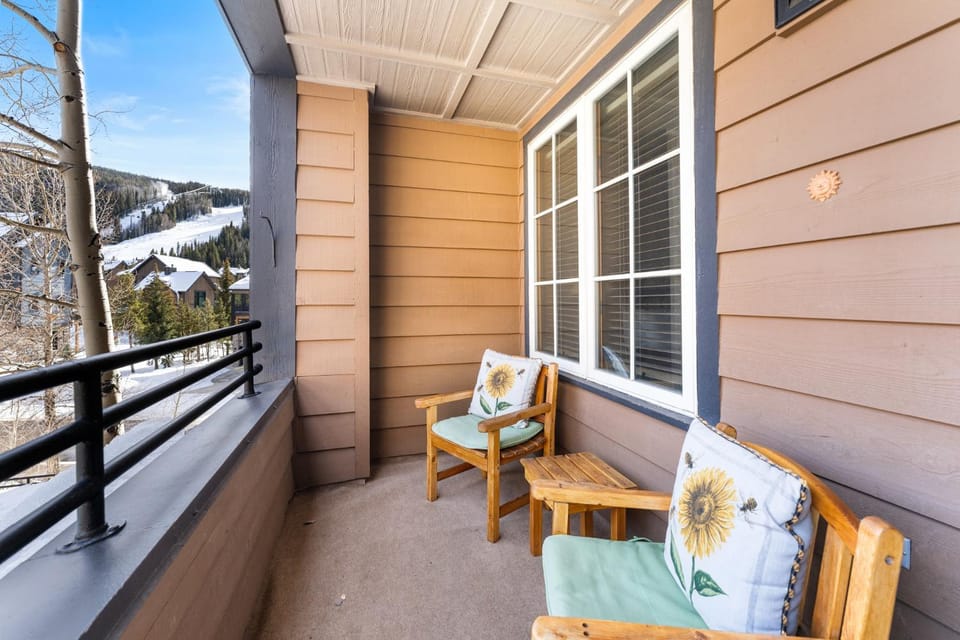 Day, Winter, Balcony/Terrace, Seating area, Mountain view, furniture