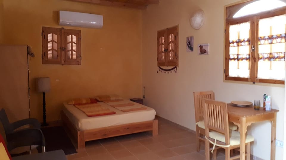 Bed, air conditioner